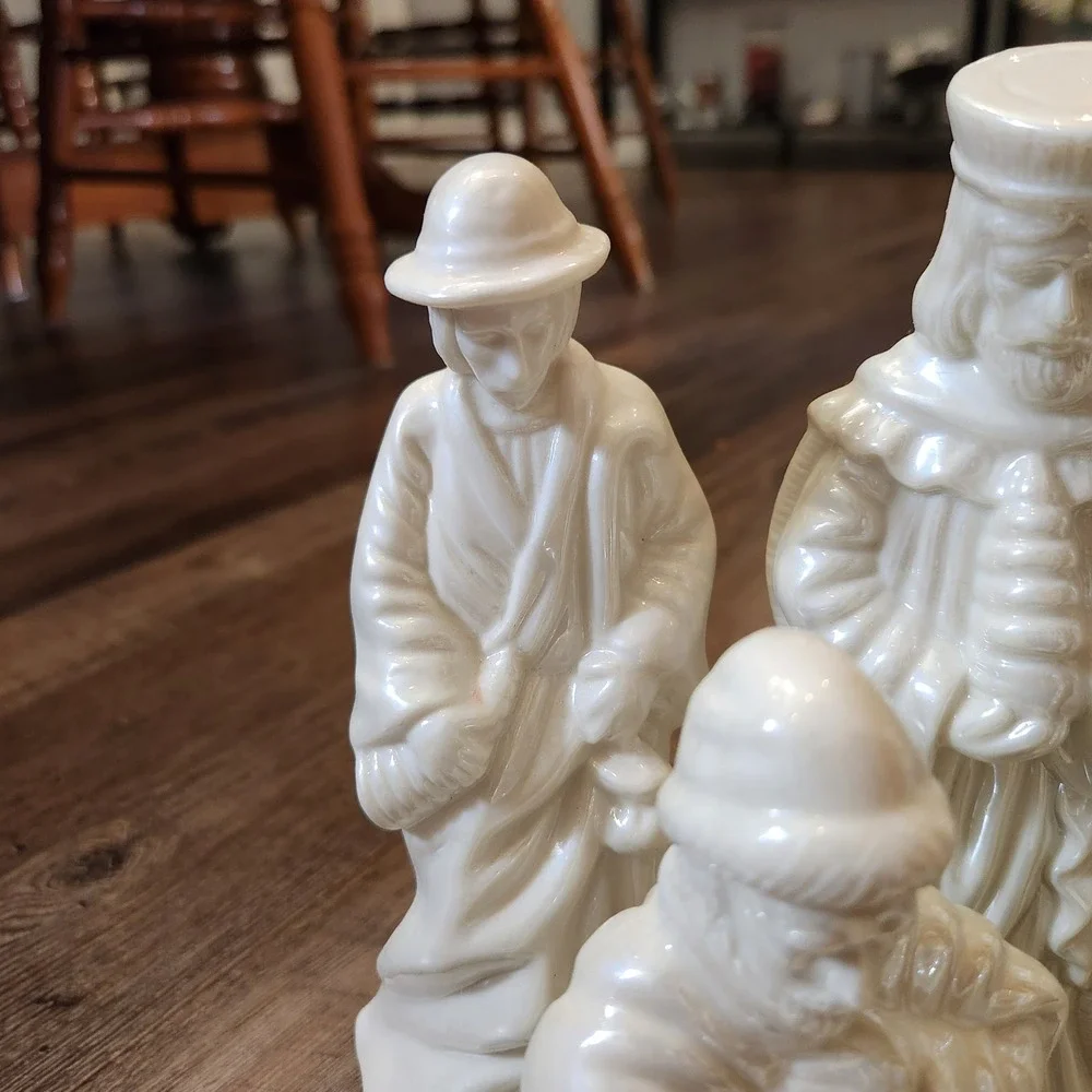 Holiday Traditions 8pc Porcelain Nativity Set‎ Iridescent Pearl Finish Wood Base